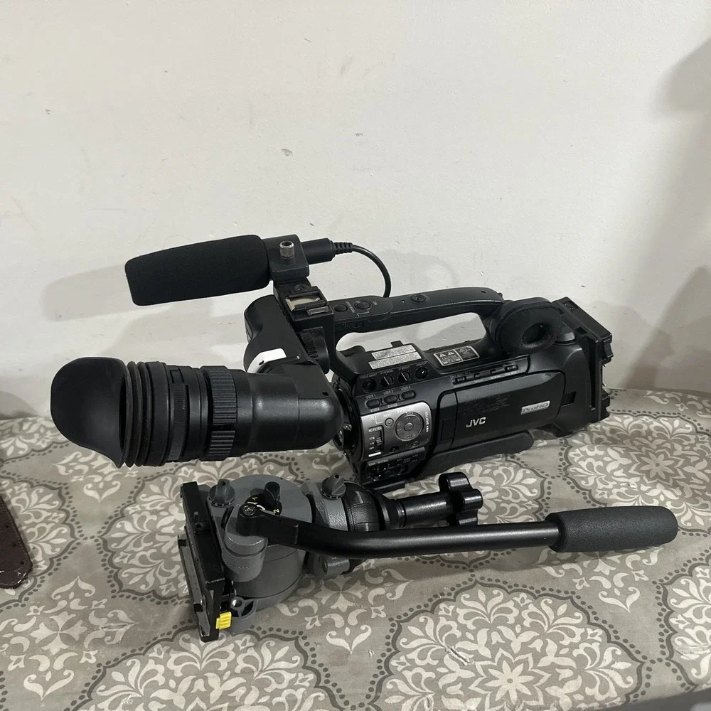 JVC GY-HM750U Camcorder Body Pro HD Solid State HM750 Camera w/ Canon